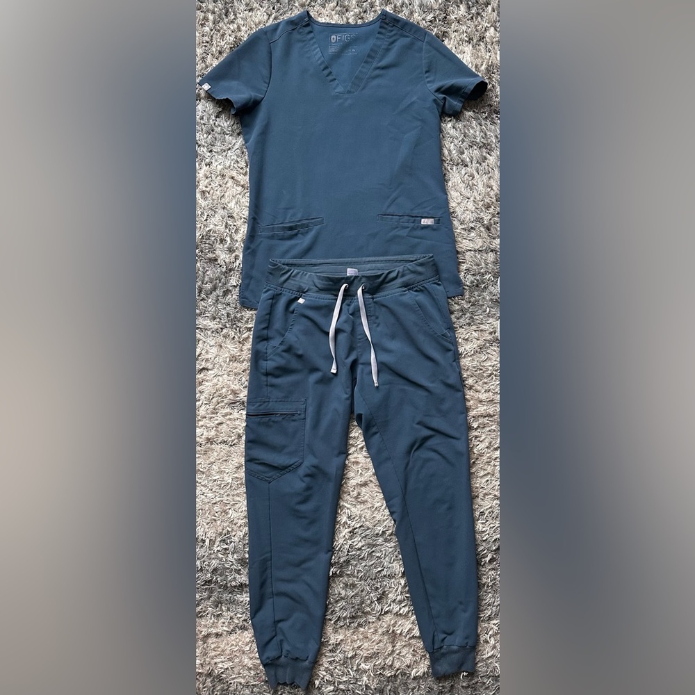 Figs Women’s Dark Harbor Scrub Set size XS Top and S Bottom